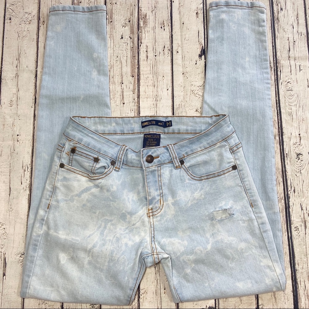 LOVE CULTURE size 7 light blue jeans